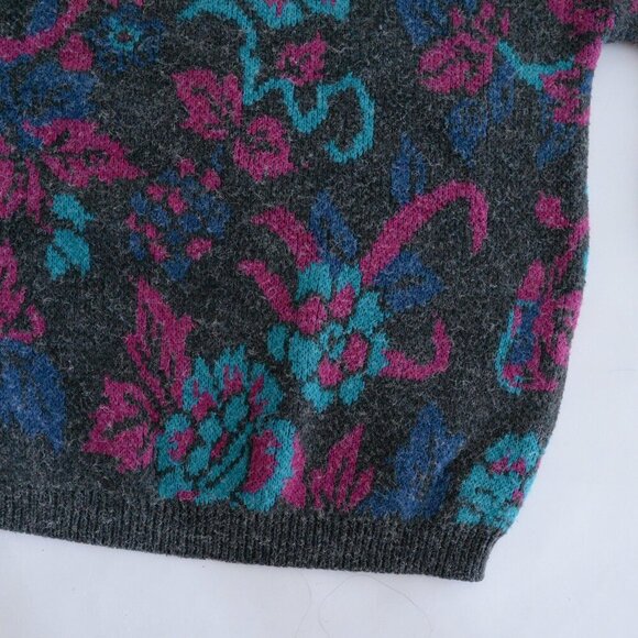 Vintage White Oaks Grey w Pink Teal Floral Knit Crewneck Sweater M - Picture 6 of 13
